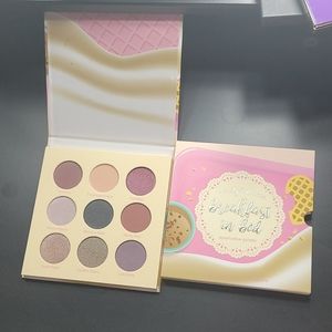 Eyeshadow palette